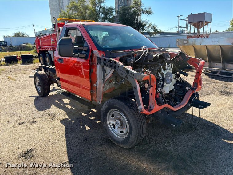 image for item FK3660 2021 Ford F250 Super Duty pickup truck cab and chassis