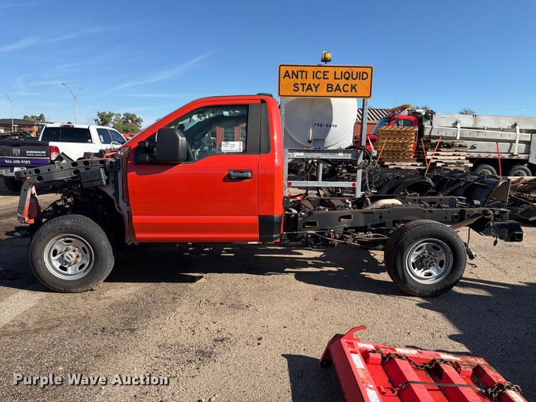 image for item FK3660 2021 Ford F250 Super Duty pickup truck cab and chassis