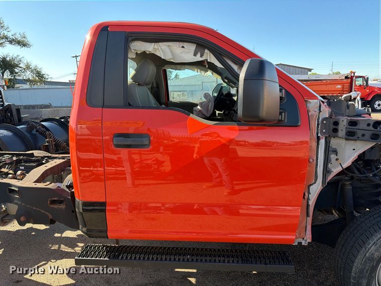 image for item FK3660 2021 Ford F250 Super Duty pickup truck cab and chassis