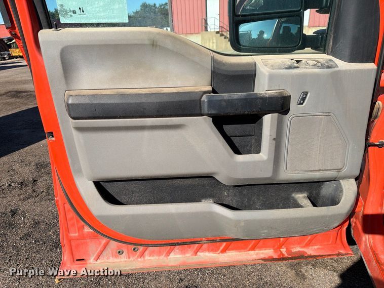 image for item FK3660 2021 Ford F250 Super Duty pickup truck cab and chassis