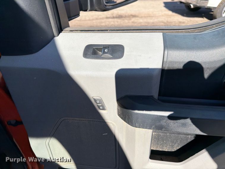 image for item FK3660 2021 Ford F250 Super Duty pickup truck cab and chassis