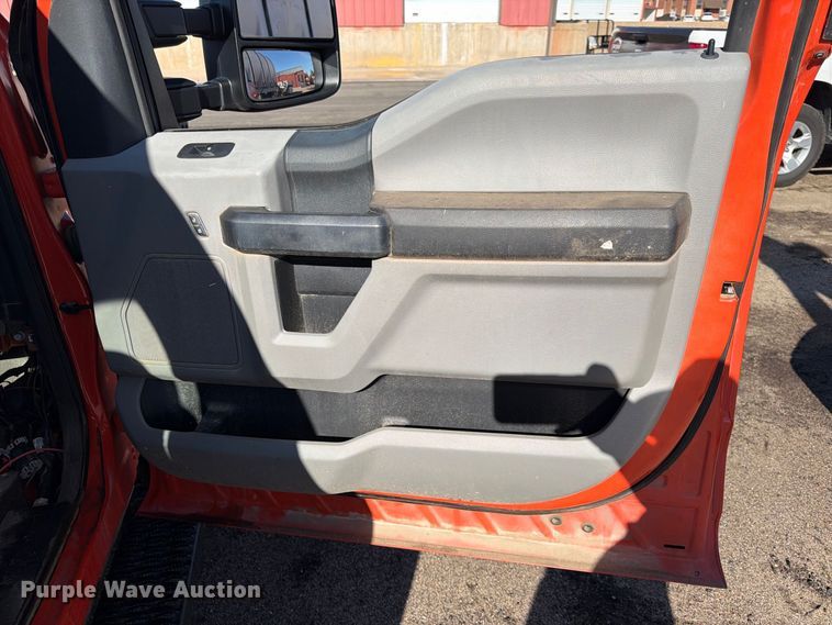 image for item FK3660 2021 Ford F250 Super Duty pickup truck cab and chassis