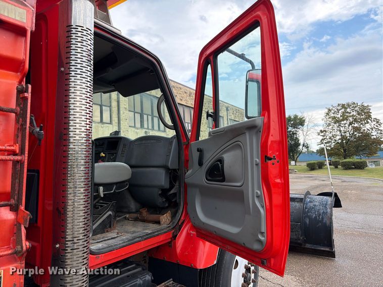 image for item FK3661 2007 International 7400 dump truck