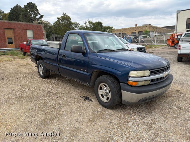 image for item FN1506 2002 Chevrolet Silverado 1500 pickup truck