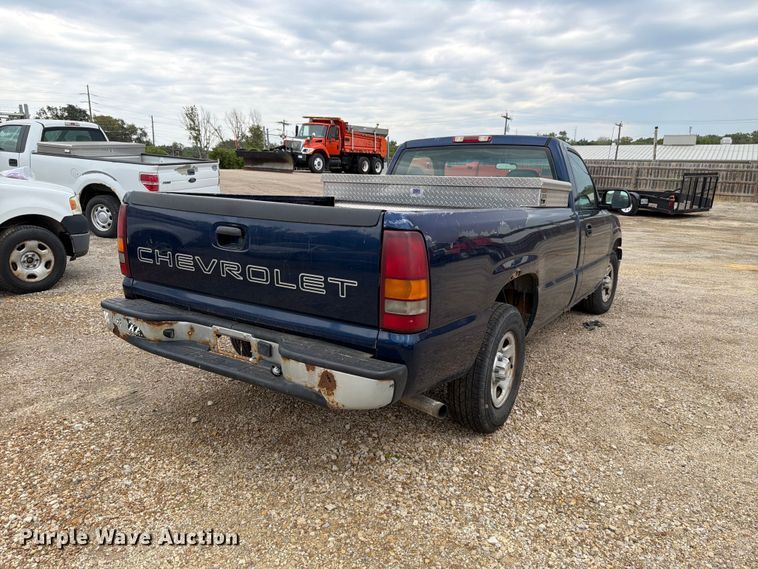 image for item FN1506 2002 Chevrolet Silverado 1500 pickup truck