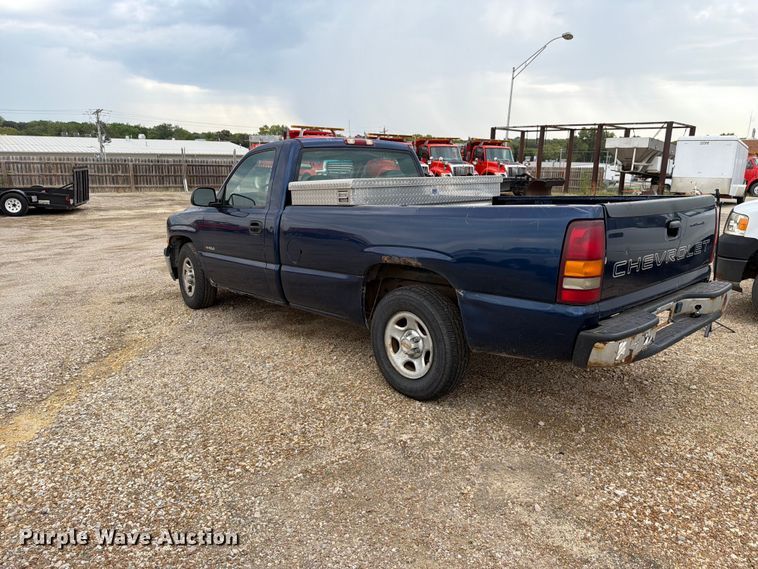 image for item FN1506 2002 Chevrolet Silverado 1500 pickup truck