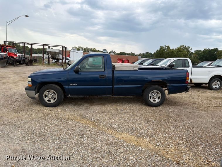 image for item FN1506 2002 Chevrolet Silverado 1500 pickup truck
