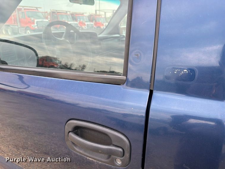 image for item FN1506 2002 Chevrolet Silverado 1500 pickup truck