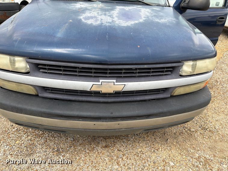 image for item FN1506 2002 Chevrolet Silverado 1500 pickup truck