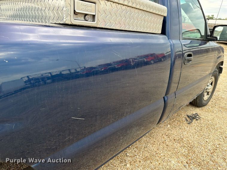 image for item FN1506 2002 Chevrolet Silverado 1500 pickup truck