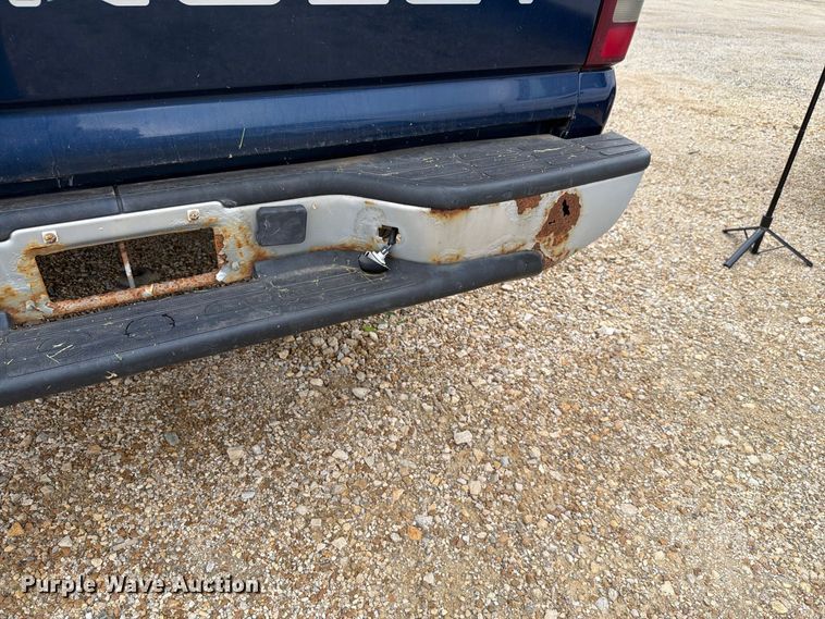 image for item FN1506 2002 Chevrolet Silverado 1500 pickup truck