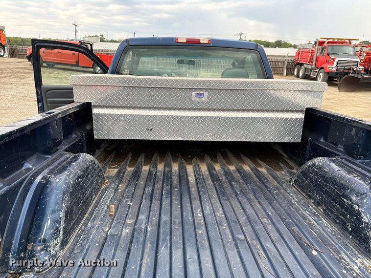image for item FN1506 2002 Chevrolet Silverado 1500 pickup truck