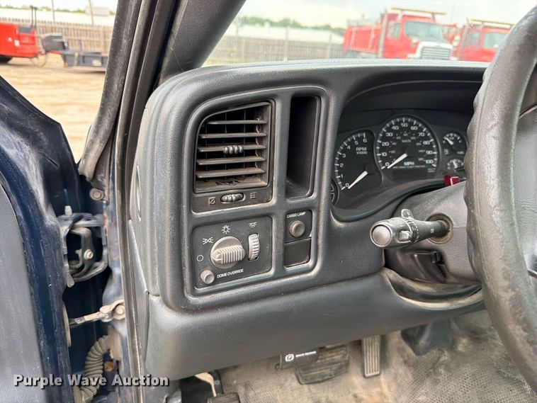 image for item FN1506 2002 Chevrolet Silverado 1500 pickup truck