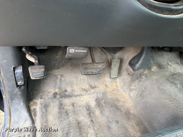 image for item FN1506 2002 Chevrolet Silverado 1500 pickup truck