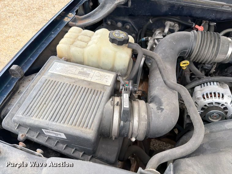 image for item FN1506 2002 Chevrolet Silverado 1500 pickup truck