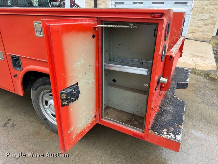 image for item FN1517 2011 Ford F250 Super Duty Crew Cab utility bed pickup truck