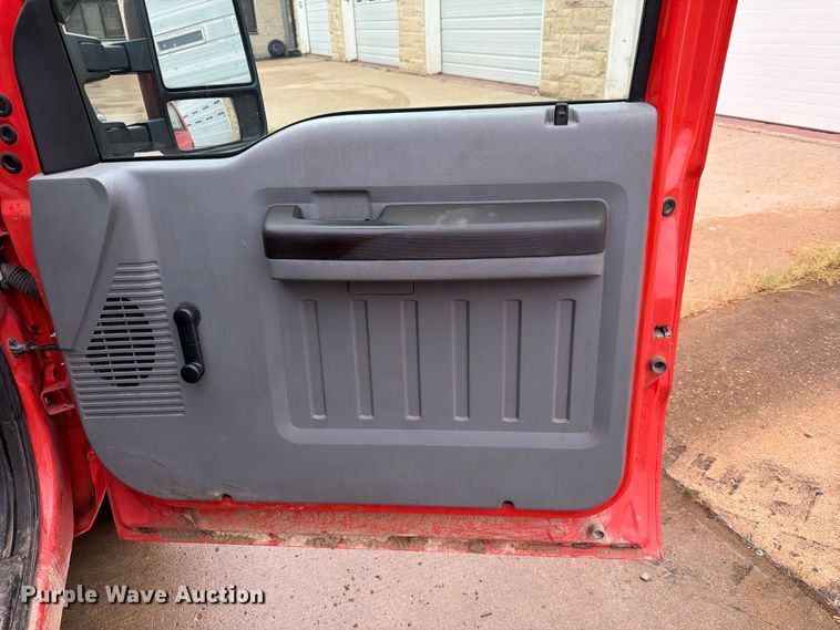 image for item FN1517 2011 Ford F250 Super Duty Crew Cab utility bed pickup truck