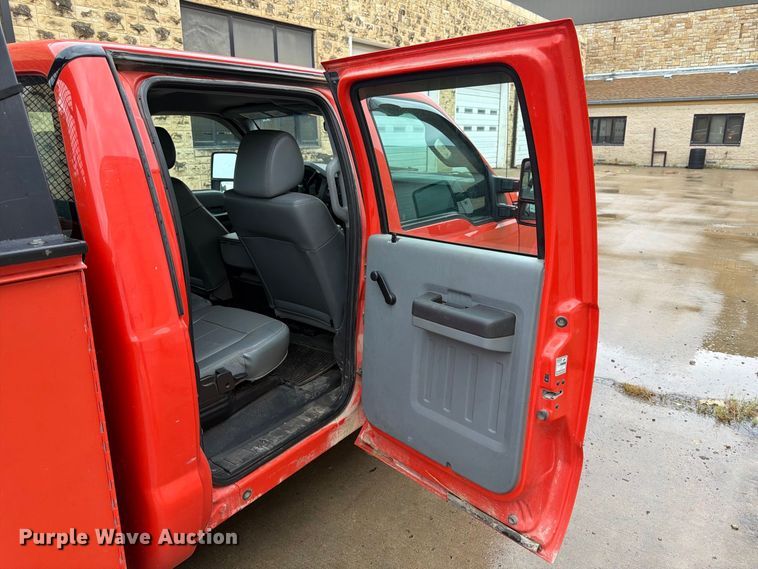 image for item FN1517 2011 Ford F250 Super Duty Crew Cab utility bed pickup truck