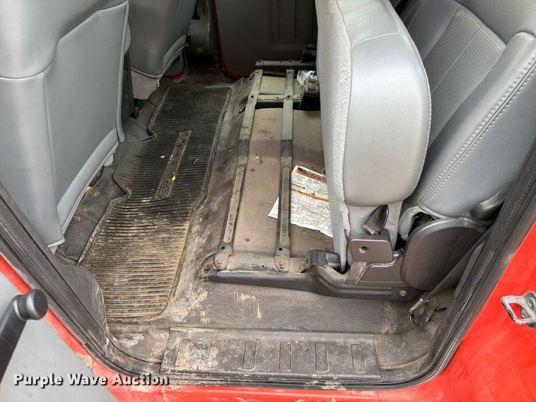 image for item FN1517 2011 Ford F250 Super Duty Crew Cab utility bed pickup truck