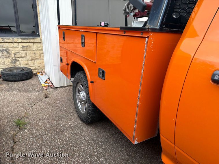 image for item FN1518 2018 RAM 2500 heavy duty utility bed pickup truck