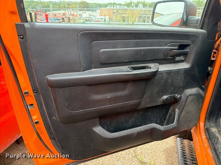 image for item FN1518 2018 RAM 2500 heavy duty utility bed pickup truck