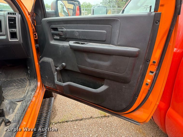 image for item FN1518 2018 RAM 2500 heavy duty utility bed pickup truck