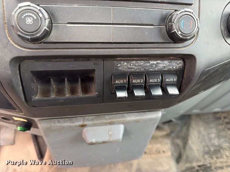 image for item FN1519 2011 Ford F250 Super Duty pickup truck