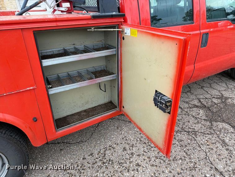 image for item FN1520 2011 Ford F250 Super Duty Crew Cab utility bed pickup truck