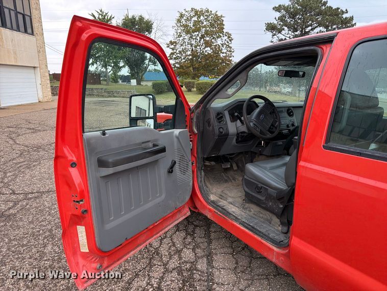 image for item FN1520 2011 Ford F250 Super Duty Crew Cab utility bed pickup truck