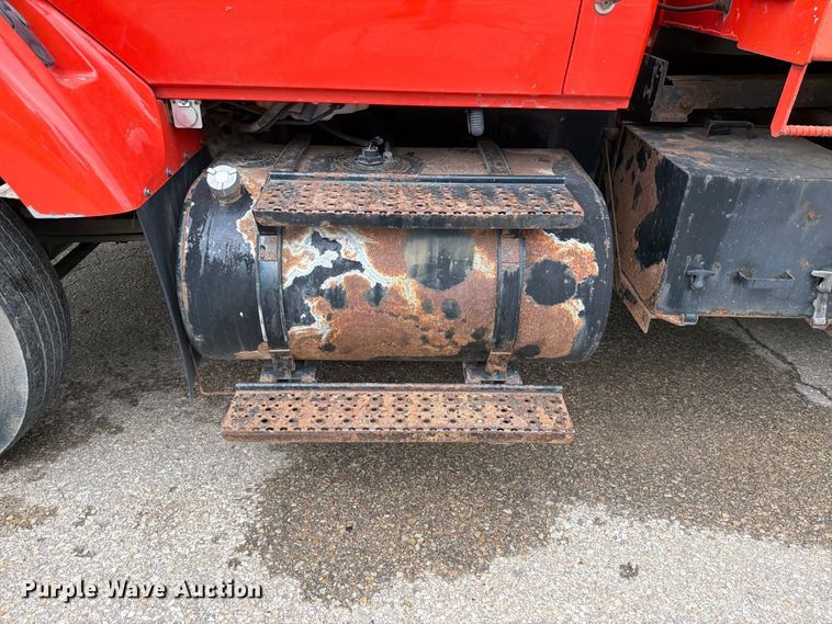 image for item FN1521 2007 International 7400 dump truck