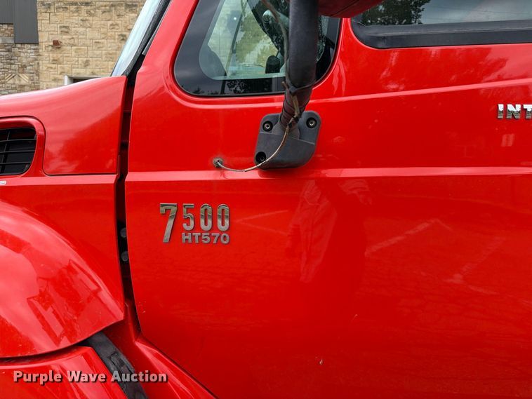 image for item FN1521 2007 International 7400 dump truck