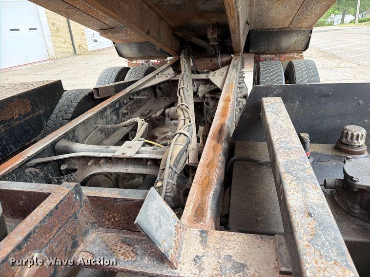 image for item FN1521 2007 International 7400 dump truck