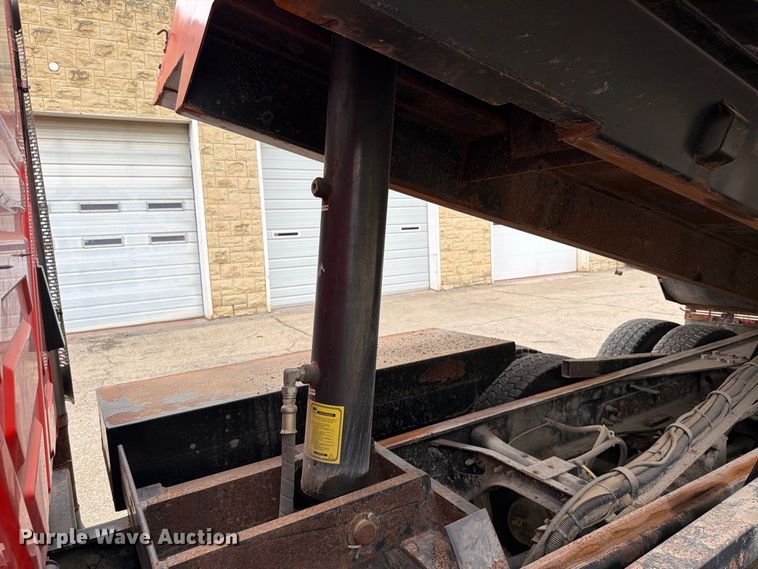 image for item FN1521 2007 International 7400 dump truck