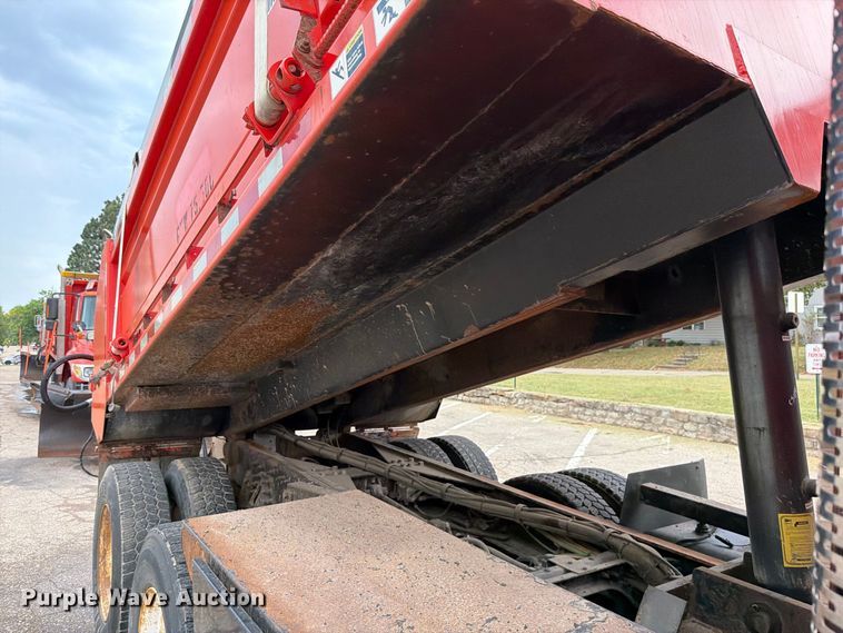 image for item FN1521 2007 International 7400 dump truck