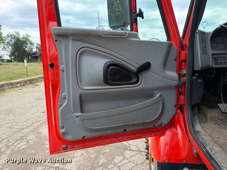 image for item FN1521 2007 International 7400 dump truck