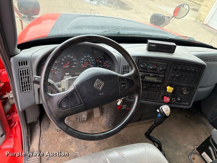 image for item FN1521 2007 International 7400 dump truck