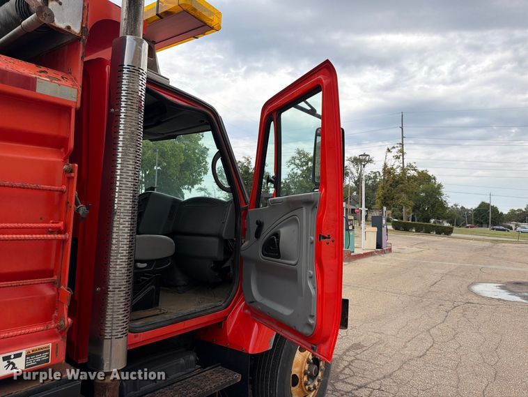 image for item FN1521 2007 International 7400 dump truck