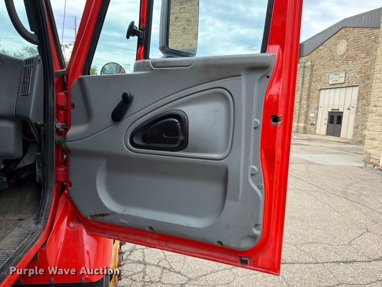 image for item FN1521 2007 International 7400 dump truck