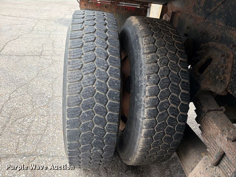 image for item FN1521 2007 International 7400 dump truck