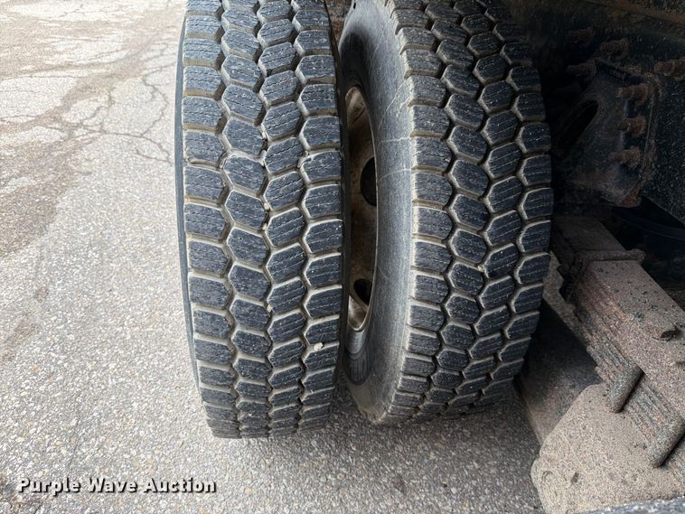 image for item FN1521 2007 International 7400 dump truck