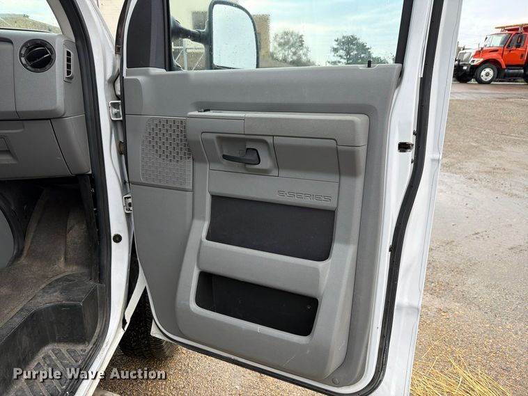 image for item FN1524 2013 Ford Econoline E350 van