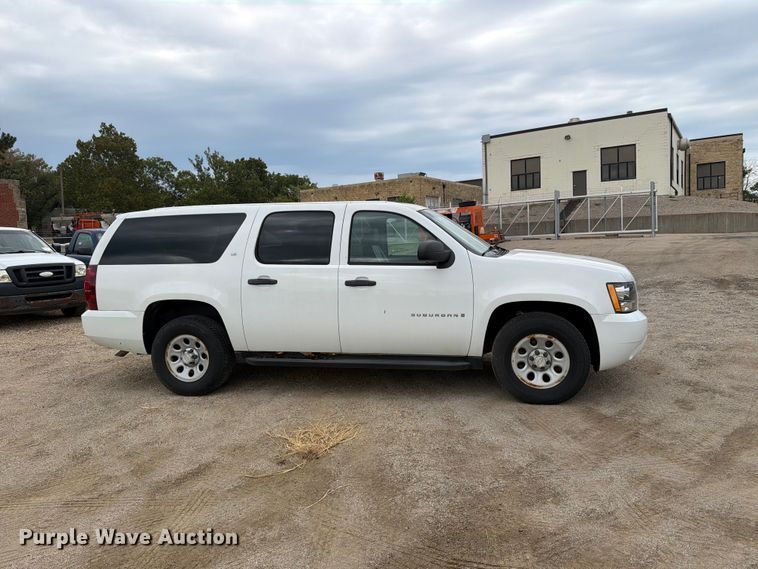 image for item FN1527 2007 Chevrolet Suburban SUV