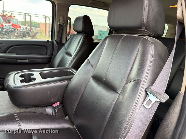 image for item FN1527 2007 Chevrolet Suburban SUV
