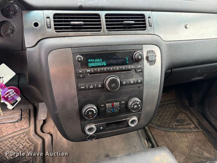 image for item FN1527 2007 Chevrolet Suburban SUV