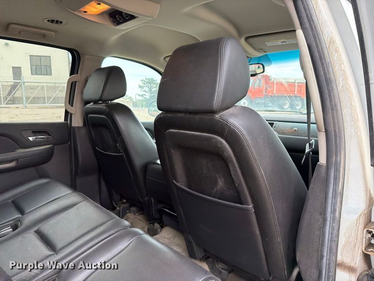 image for item FN1527 2007 Chevrolet Suburban SUV