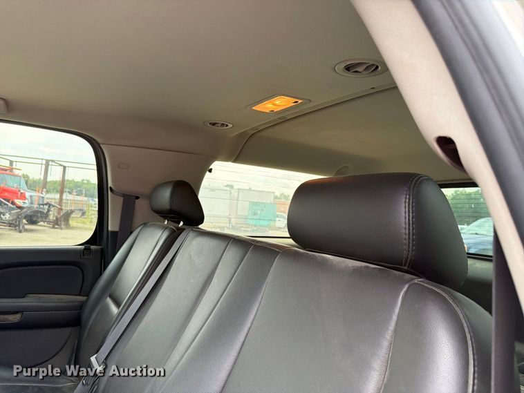 image for item FN1527 2007 Chevrolet Suburban SUV