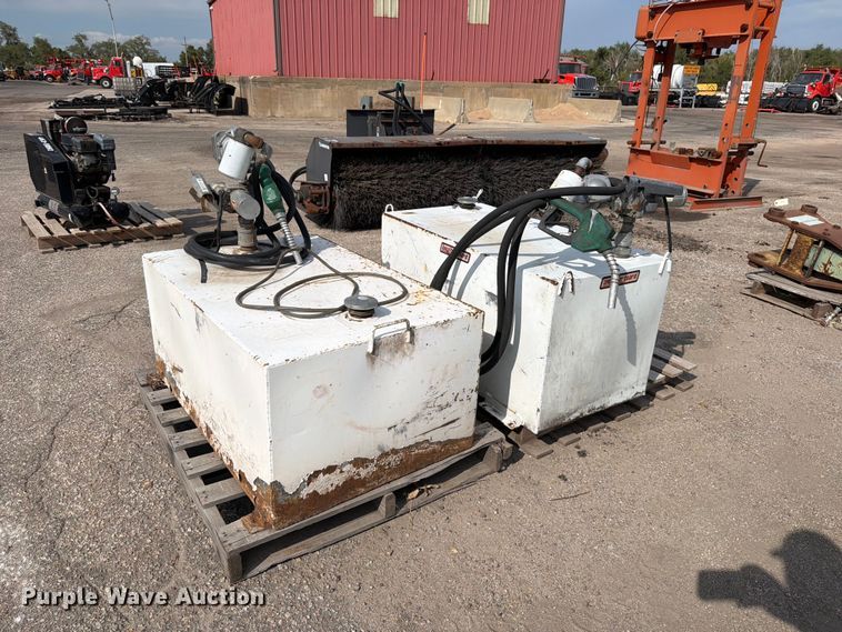 (2) auxiliary fuel tanks
