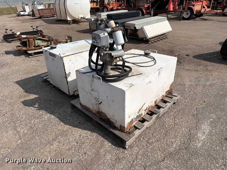 image for item MQ9157 (2) auxiliary fuel tanks