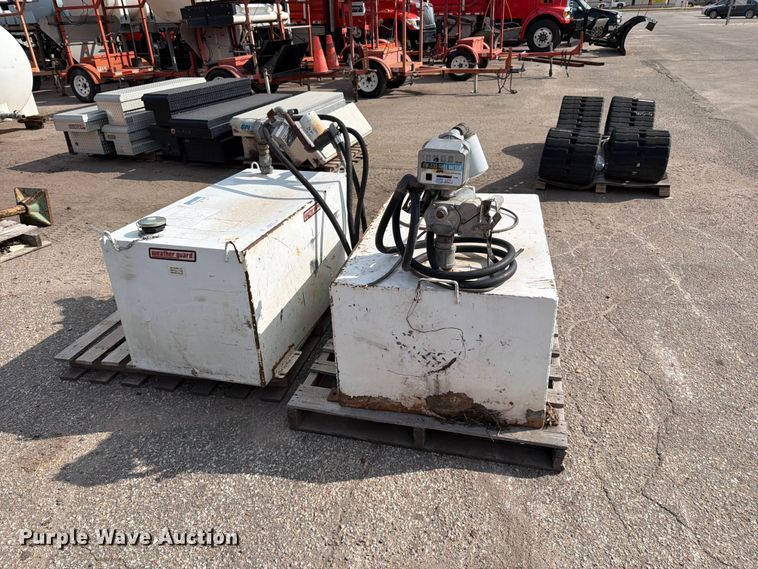 image for item MQ9157 (2) auxiliary fuel tanks