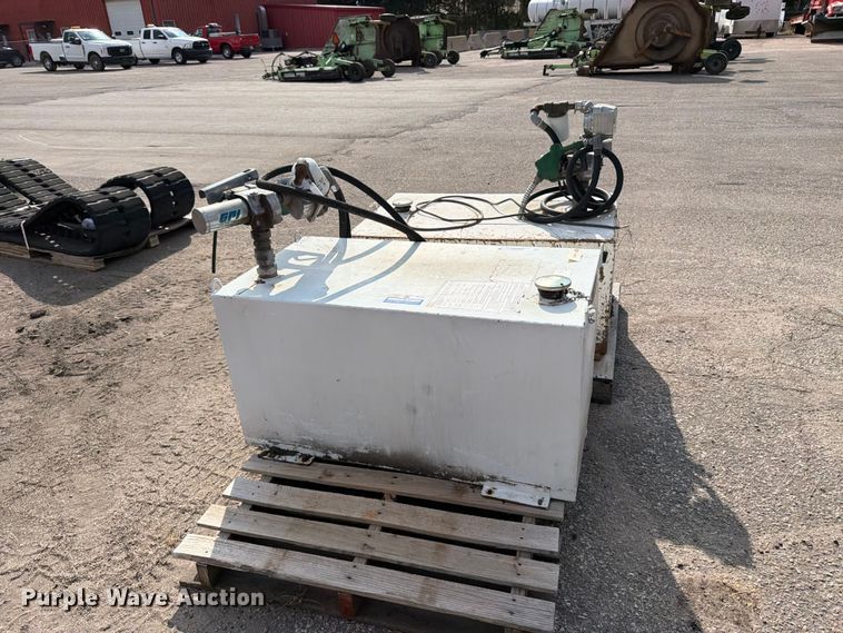 image for item MQ9157 (2) auxiliary fuel tanks